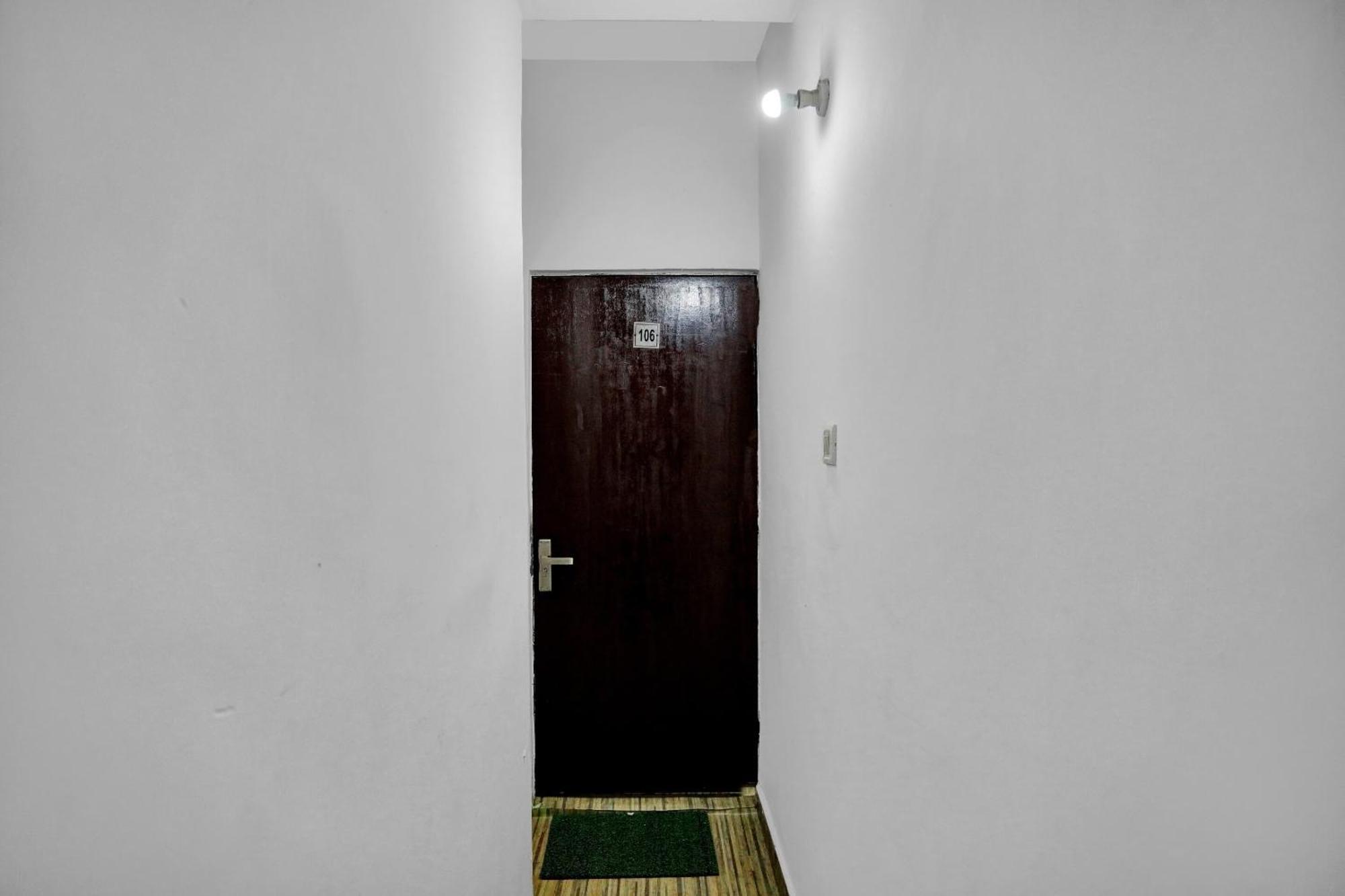 Collection O Jps Near Pvr Vikaspuri Delhi Hotel Ngoại thất bức ảnh